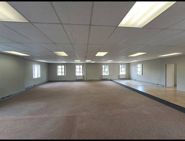 218M² OFFICE TO LET IN HYDE PARK